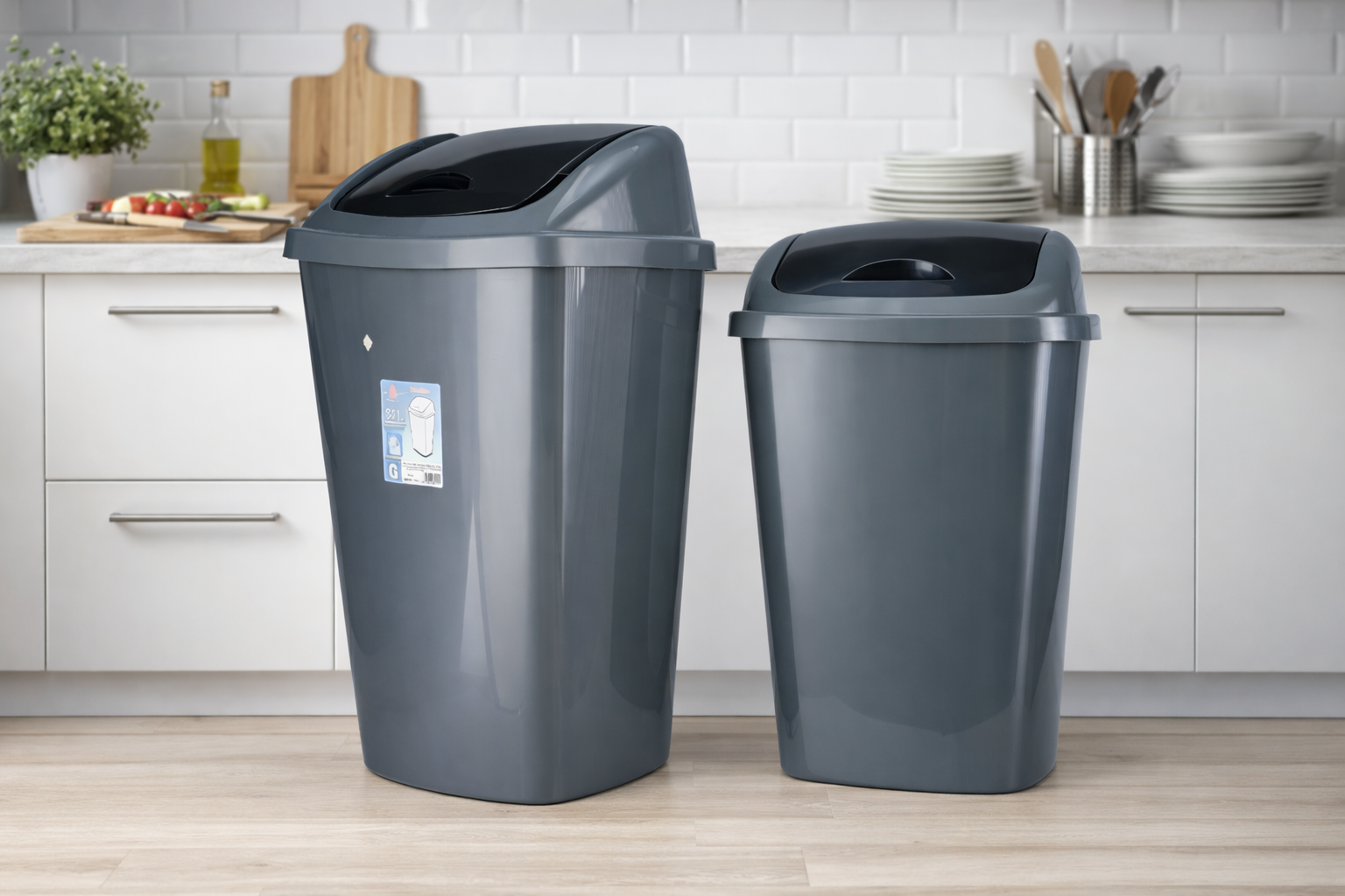 Heavy-duty Recycling Plastic Bin with Swing-Top Lid for Indoor/Outdoor Use - Image 2